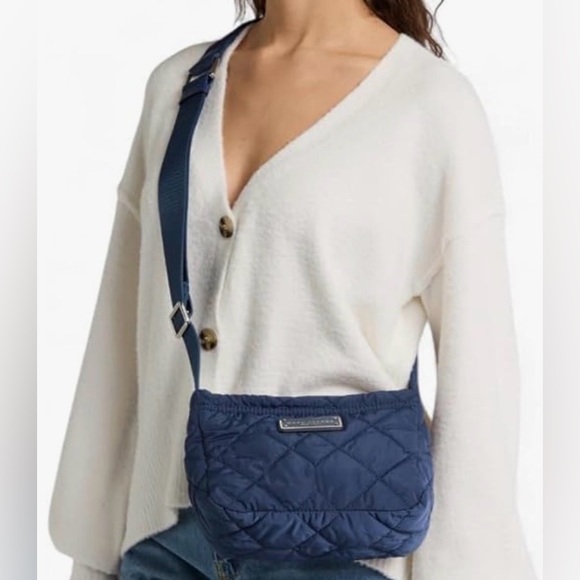 Marc Jacobs Handbags - Marc Jacobs Quilted Navy Utility Messenger Bag with Adjustable straps